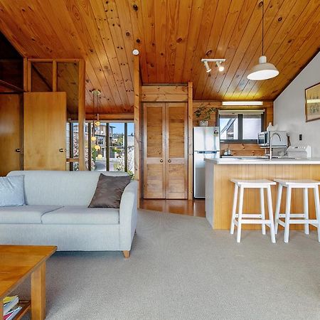 Classic Lockwood Townhouse With Fantastic Views Taupo Eksteriør billede